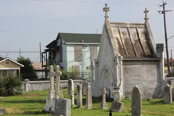 Walk With the Dead: Galveston Old City Cemetery Tour - Safety Concerns and Recommendations