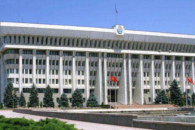Walking City Tour in Bishkek - The Lenin Monument and State Library