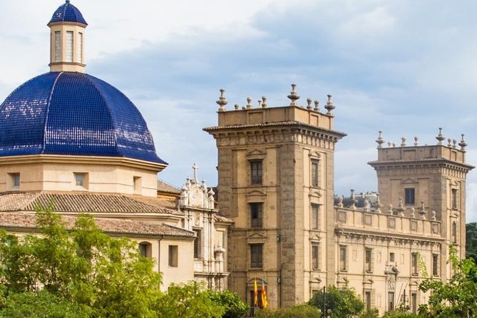 Walking in Valencia - Scenic Routes and Parks for a Leisurely Walk