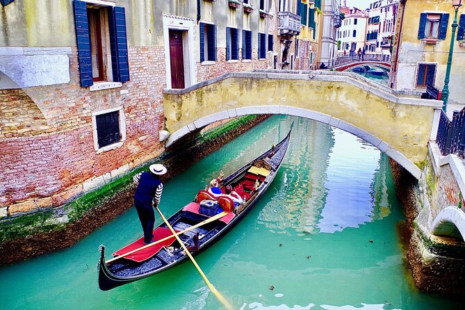 Walking Morning Tour and Enchanting Gondola Journey in Venice - The Sum Up