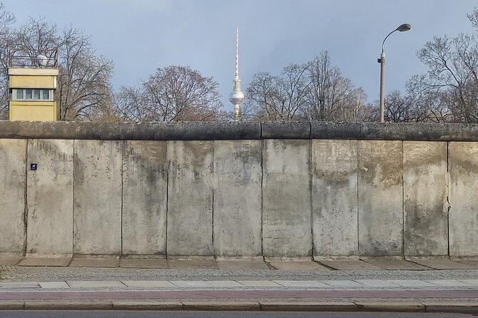 Walking on the Wall: 3-Hour Tour in Berlin - Inclusions and Meeting Point
