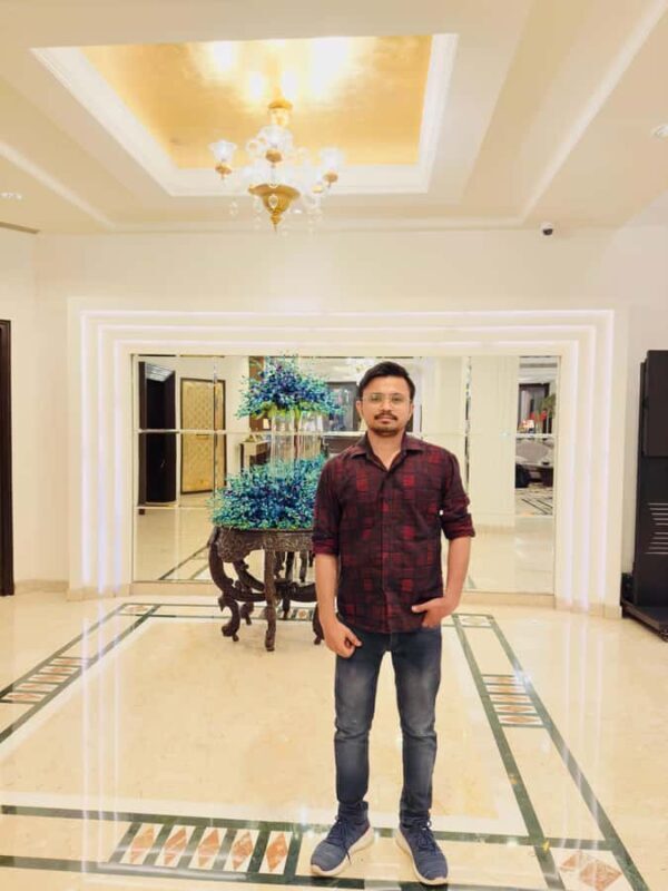 Walking through narrow street and exploring Ghats - Introduction