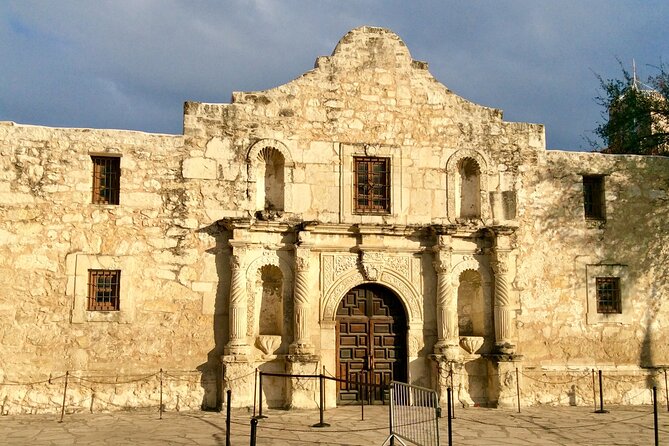 Walking Tour Along the San Antonio Riverwalk And Around Downtown - Tour Overview