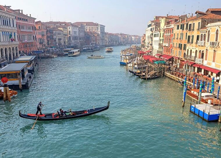 Walking Tour and Gondola Ride in Enchanting Venice - The Gondola Ride Experience