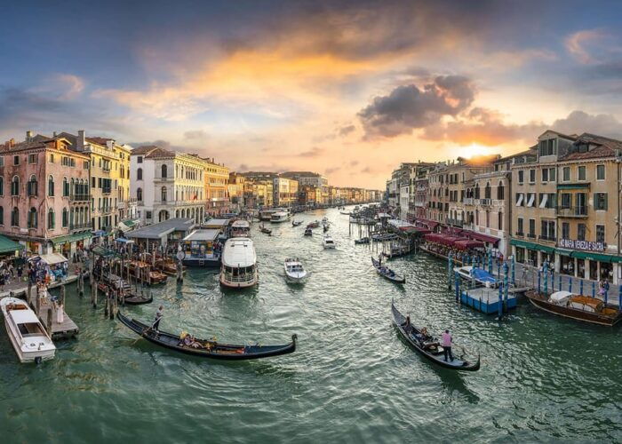 Walking Tour and Gondola Ride in Enchanting Venice - Important Information for Participants