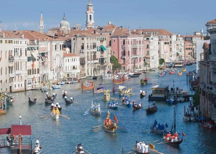 Walking Tour and Gondola Ride in Enchanting Venice - Booking Details and Pricing