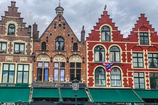Walking Tour Bruges: Exciting Stories, Mysteries, People - Positive Reviews: Knowledgeable Guides and Fun Facts