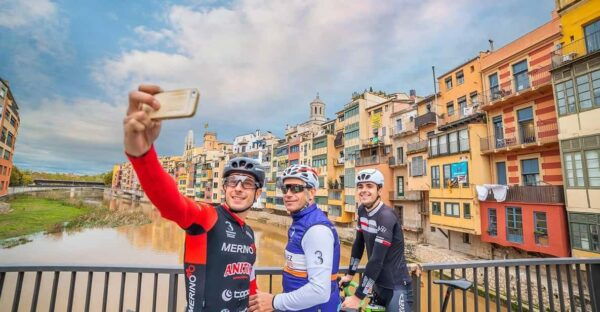 Walking Tour for Cyclists in Gerona - Language Support