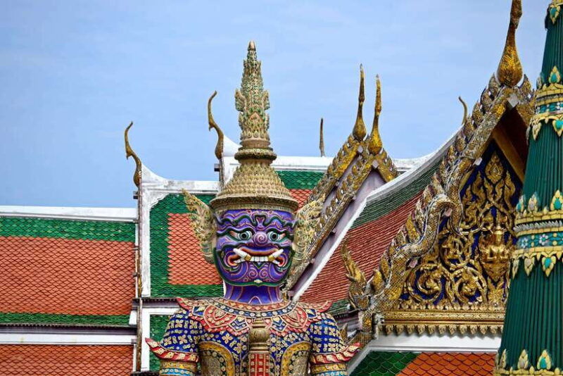 Walking Tour Grand Palace, Emerald Buddha and Wat Pho - Itinerary Details