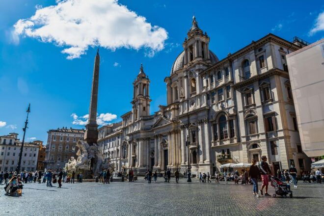 Walking Tour in Rome: Romes Squares and Fountains - Photo Opportunities and Food Stops