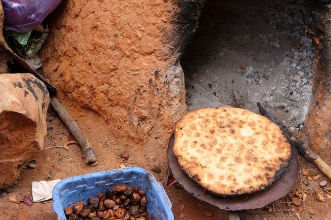 Walking Tour & Lunch in Oasis Fint With Local Family - Tour Inclusions