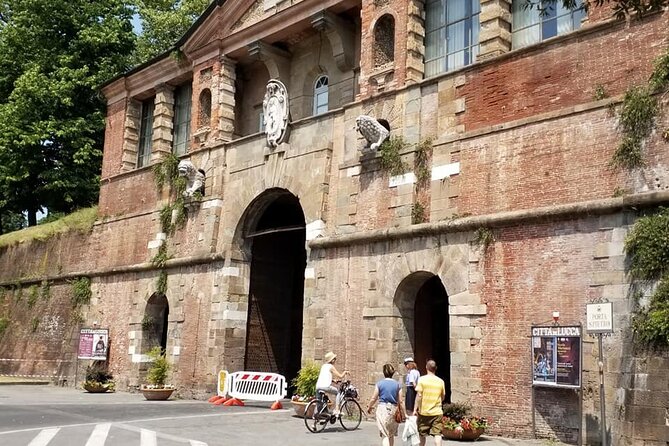 Walking Tour of Lucca and Its Walls - Historical Landmarks