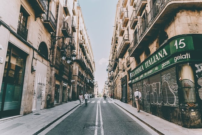 Walking Tour of the Gothic Quarter of Barcelona With Pintxos Tasting - Exploring the Architecture