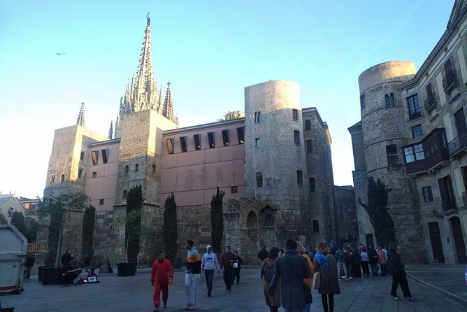 Walking Tour of the Gothic Quarter of Barcelona With Pintxos Tasting - Hidden Gems and Secret Spots