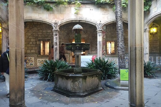 Walking Tour of the Gothic Quarter of Barcelona With Pintxos Tasting - Local Culture and Traditions