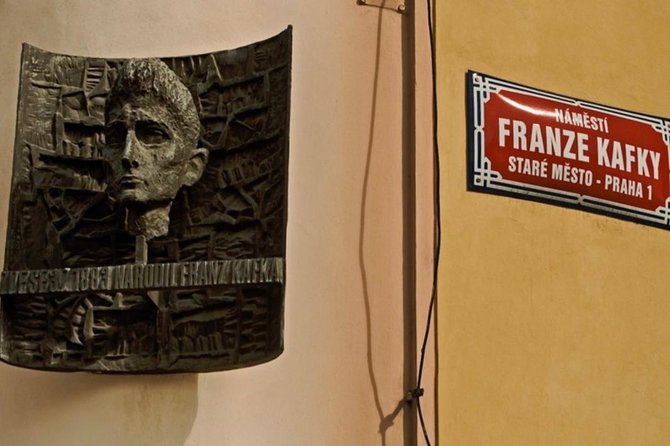 Walking Tour of the Top 10 Sights in Prague - St. Vitus Cathedral