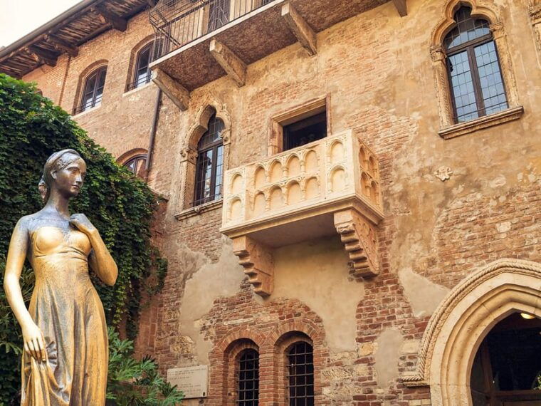 Walking Tour of Veronas Best: Arena and Historic Sights - Price and Value