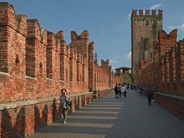 Walking Tour of Veronas Best: Arena and Historic Sights - Frequently Asked Questions