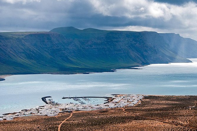Walking Tour Through La Corona Volcano and Famara Cliff - Overview and Highlights
