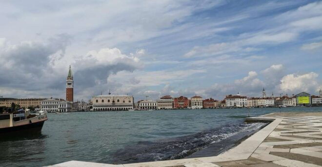 Walking Tour to Discover the Hidden Corners of Venice - Booking Information