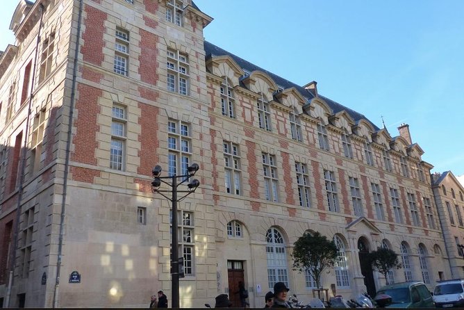 Walking Tour With Private Guide in Saint Germain Des Prés Free Pastry - 2H - Tour Details
