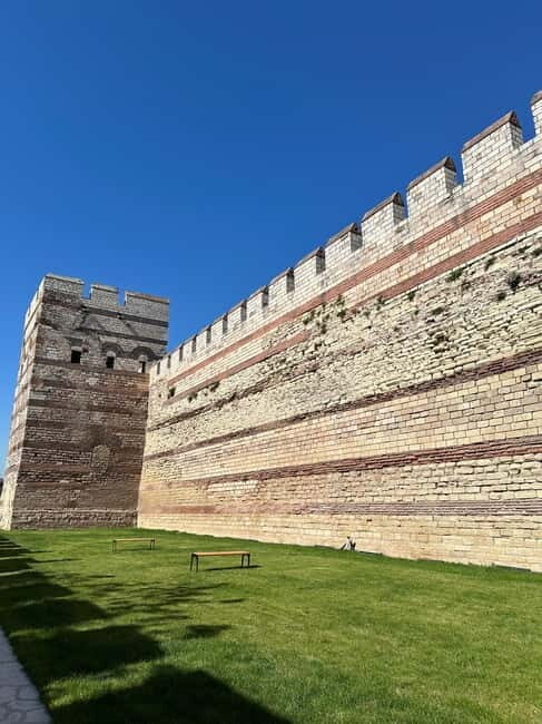 Walls of Contantinople and Byzantine Palace Tour - Visiting the Palace of the Porphyrogenitus