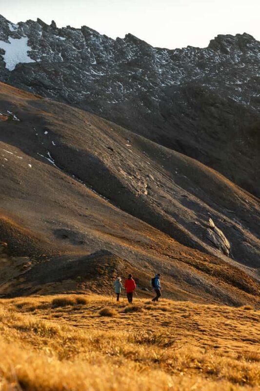 Wanaka: Black Peak Helicopter Hike with Alpine Hut Stay - The Itinerary in Detail