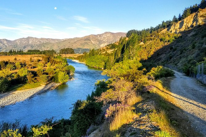 Wanaka Small Group Guided 2.5hour Scenic Bike Tour - Gentle Exercise