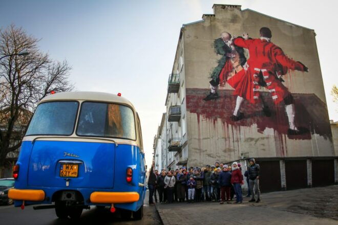 Warsaw: 2.5-Hour Dark Side - Praga District by a Retro Bus - Chocolate Factory