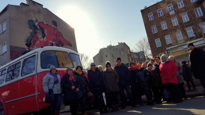 Warsaw: 2.5-Hour Dark Side - Praga District by a Retro Bus - Basilica of the Sacred Heart