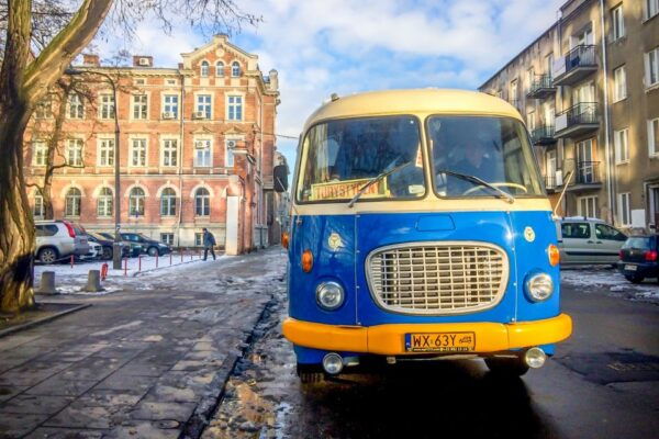 Warsaw: 2.5-Hour Dark Side - Praga District by a Retro Bus - Praga "Bermuda Triangle"
