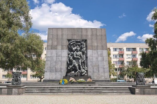 Warsaw: 3-Hour Panoramic City Bus Tour With Pickup - Group Size and Language