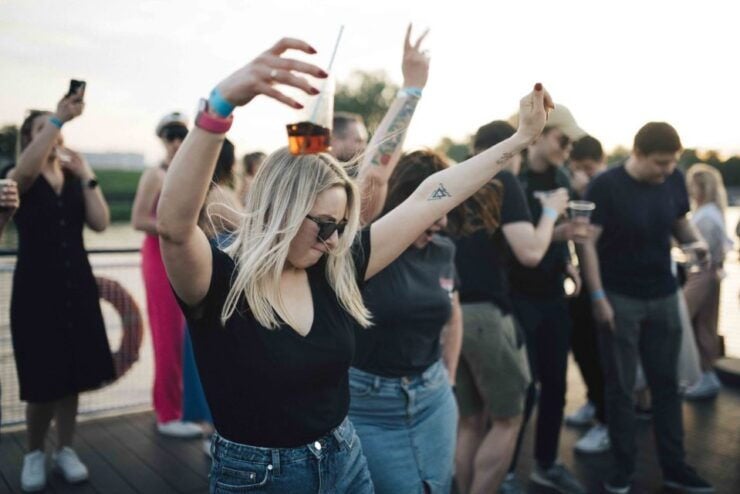 Warsaw: Boat Party With Unlimited Drinks &Vip Club Entrance - Experience Highlights