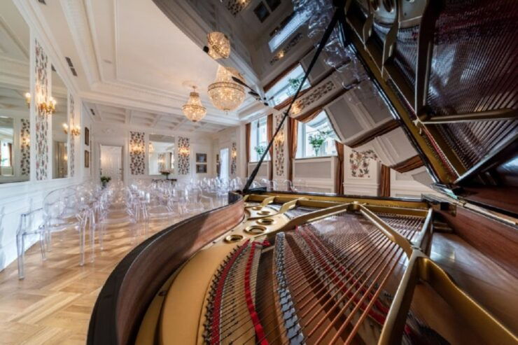 Warsaw: Chopin Concert Ticket With Glass of Champagne - Concert Experience