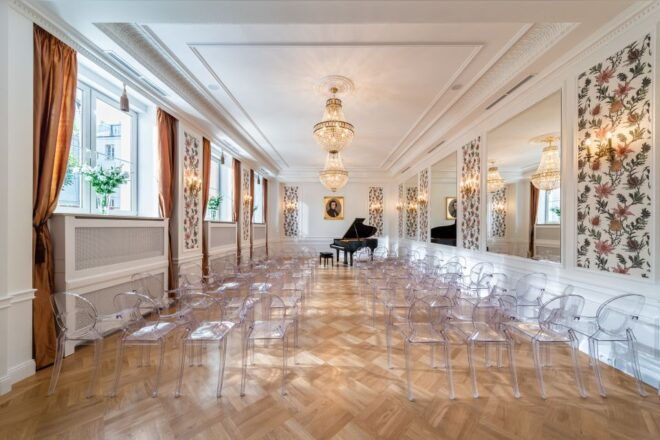 Warsaw: Chopin Concert Ticket With Glass of Champagne - Included Refreshments