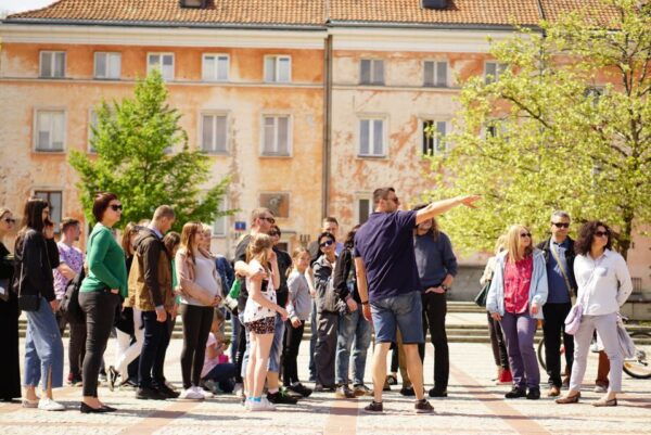Warsaw: Highlights Guided Retro Bus Tour - Meeting Point and Frequency
