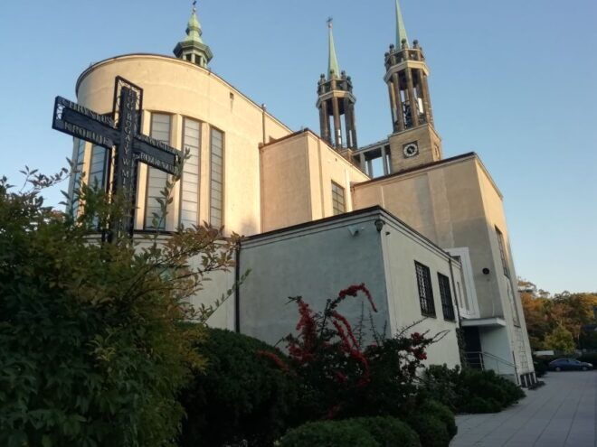 Warsaw: Insider Tour Through Hidden Gems With Hotel Pickup - Explore Charming Warsaw Streets