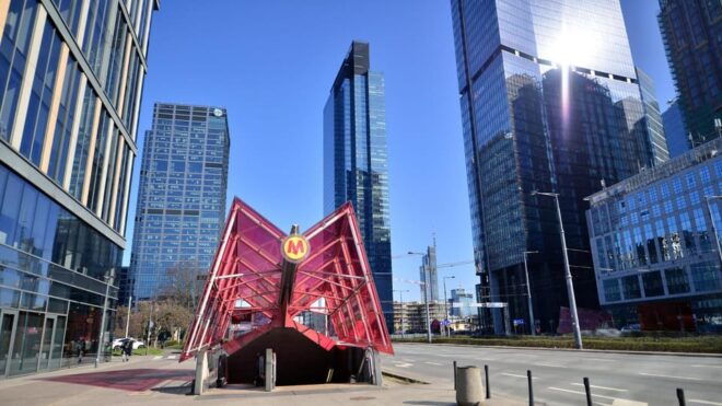 Warsaw: Insta-Perfect Walk With a Local - Meeting Point and Itinerary