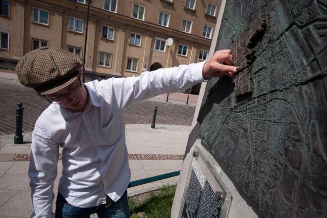 Warsaw: Jewish Ghetto Private Tour by Retro Car With Pickup - Pickup and Transportation