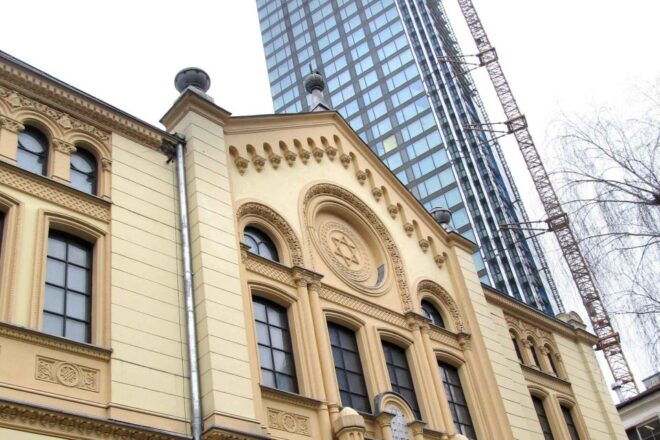 Warsaw: Jewish Ghetto Private Tour by Retro Car With Pickup - Guided Tour Details