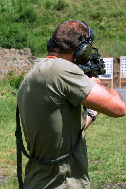 Warsaw: Machine Gun Shooting Experience - Language and Meeting Point