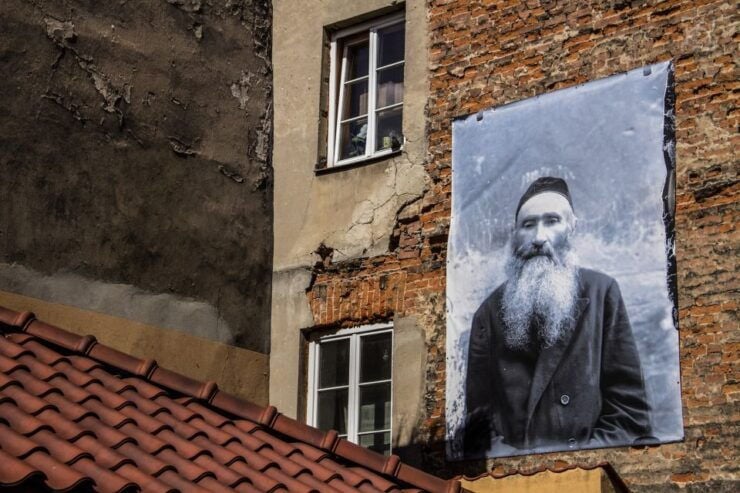 Warsaw: Majdanek Concentration Camp & Lublin Guided Day Tour - Inclusions in the Tour