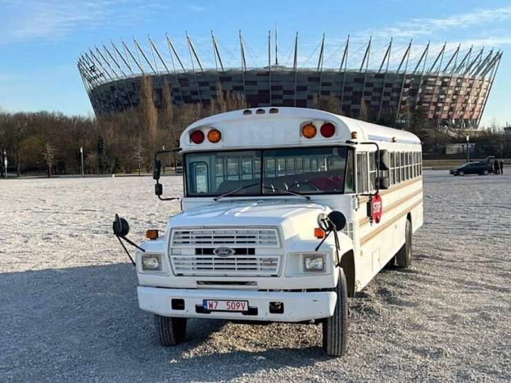 Warsaw: Modlin Airport Transfer via Party Bus - Meeting and Arrival Details