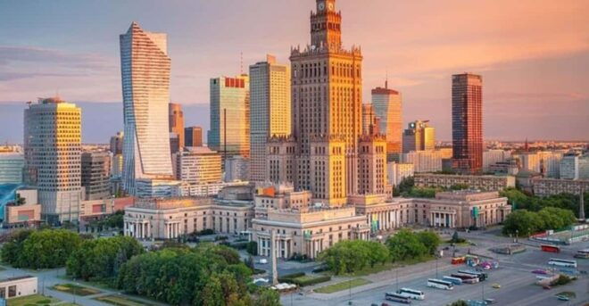 Warsaw : Must-See Walking Tour With A Guide - Language Options