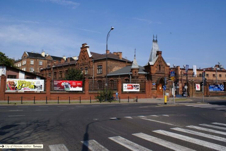 Warsaw: Praga District Tour With Vodka Museum and Tasting - Tour Experience