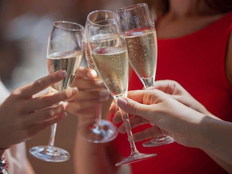 Warsaw: Romantic Cruise with ProseccoBirthdays & Proposals - Exploring the Warsaw Gondola Cruise in Detail