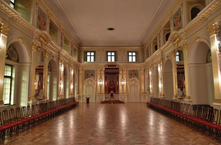 Warsaw: Skip-the-Line Royal Castle Guided Tour - Meeting Point and Price Details