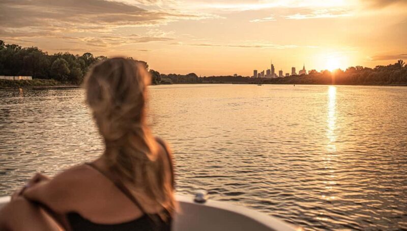 Warsaw: Sunset Vistula Cruise - 80s Vibes, Music & Prosecco - Who Should Consider This Experience?