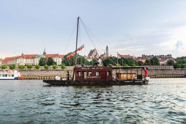 Warsaw: Traditional Galar Cruise on The Vistula River - Accessibility and Sustainability