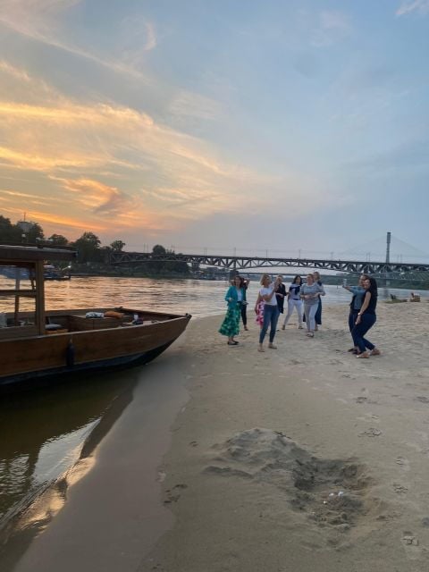 Warsaw: Vistula River Sunset Cruise With Glass of Prosecco - Onboard Experience and Amenities